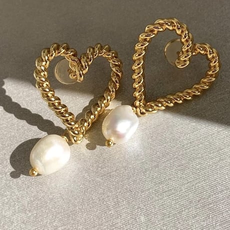 vintage heart × baroque pearl pierce