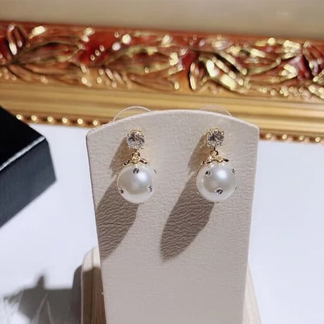 dot pearl × stone pierce
