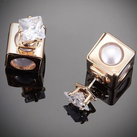 cube in pearl catch  pierce