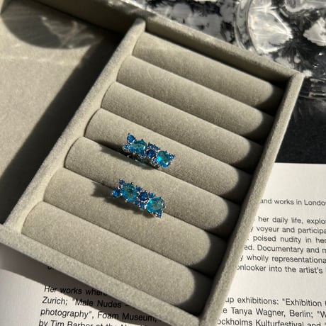 blue stone × silver pierce