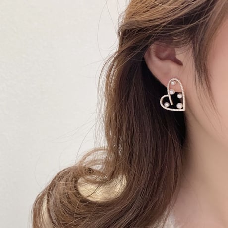 heart × pearl pierce