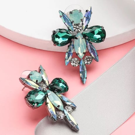 colorful bijou pierce