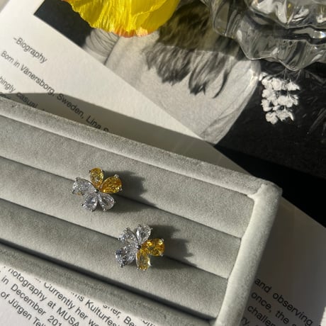 clear × yellow flower pierce