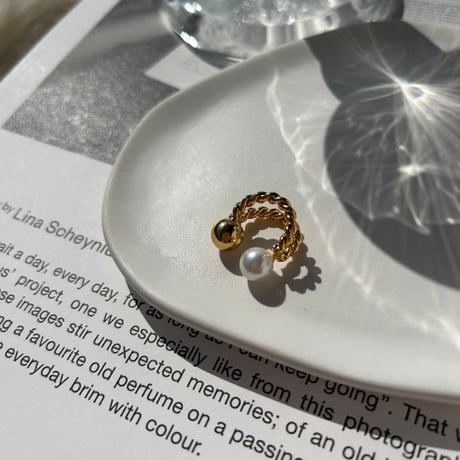 gold × pearl ear cuffs
