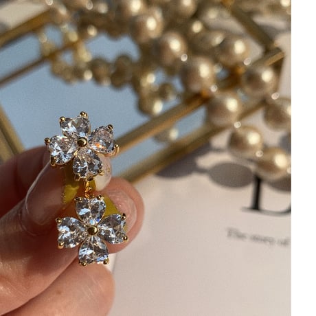 flower stone point hoop pierce
