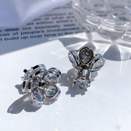 flower × stone catch pierce
