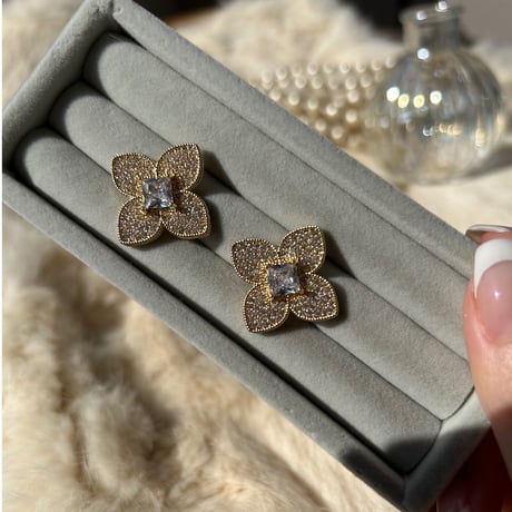 flower stone gold pierce
