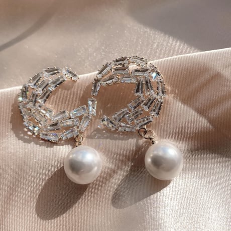 stone moon ×  pearl  pierce