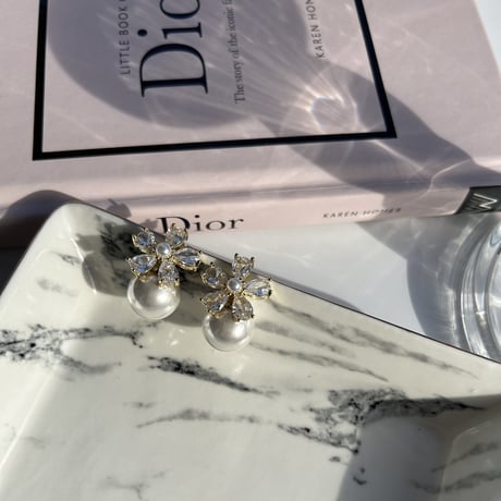 flower stone × pearl pierce
