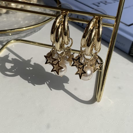 pearl × star hoop pierce