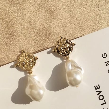 vintage gold × baroque pearl