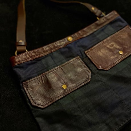 Biburycourt / WAXED COTTON SACOCHE