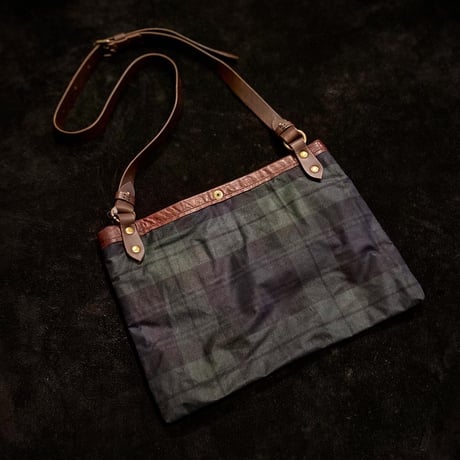 Biburycourt / WAXED COTTON SACOCHE