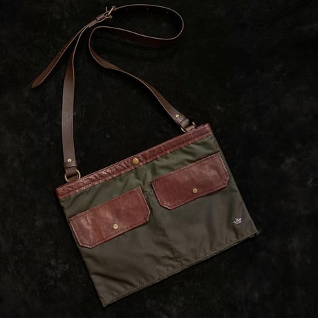 Biburycourt / WAXED COTTON SACOCHE