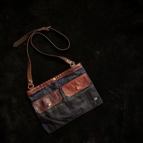 Biburycourt / WAXED COTTON SACOCHE