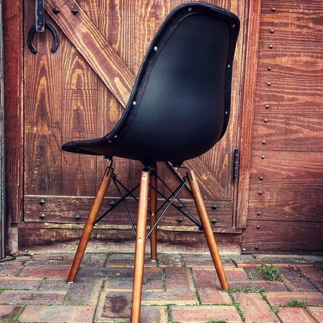 BACKDROP Leathers / SHELL CHAIR