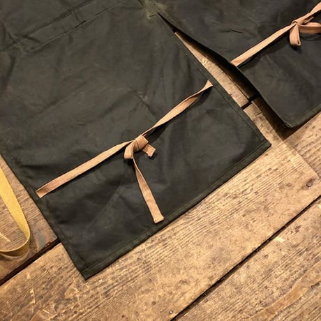 Bibury Court / Waxed Apron