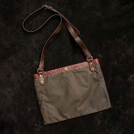 Biburycourt / WAXED COTTON SACOCHE