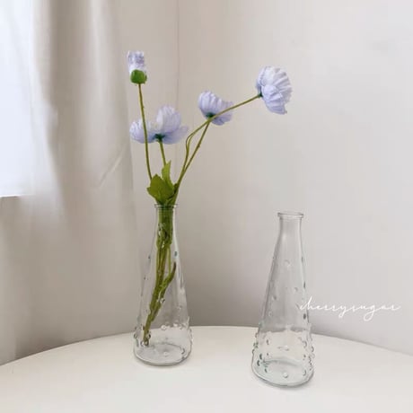 しずくの透明なフラワーベース