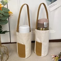 ベージュのポケット付きドリンクホルダー