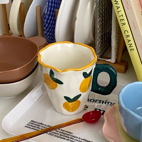 陶器のデザインマグカップ