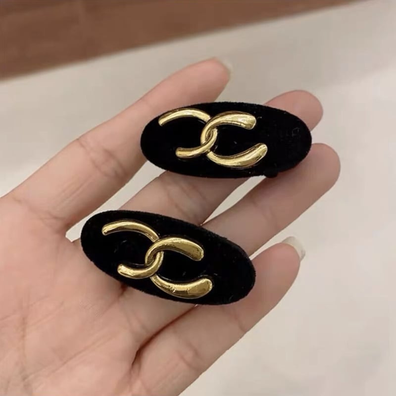 ヘロヘロ52号❤︎てぃあら ヘアクリップ 致し方
