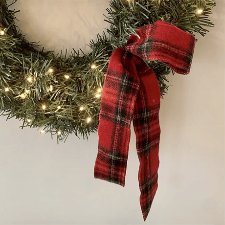 LEDライトのクリスマスリボンリース