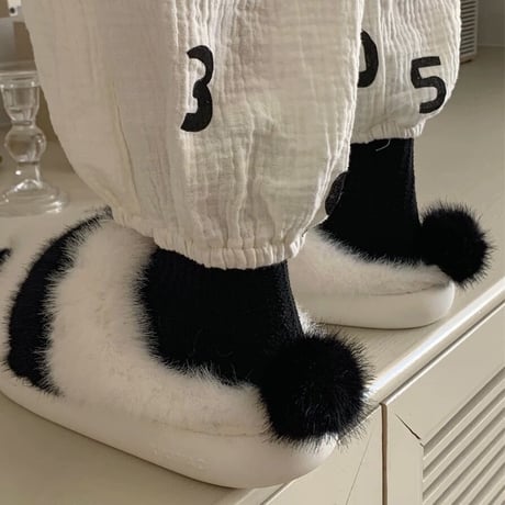 ふわふわパンダのルームシューズ