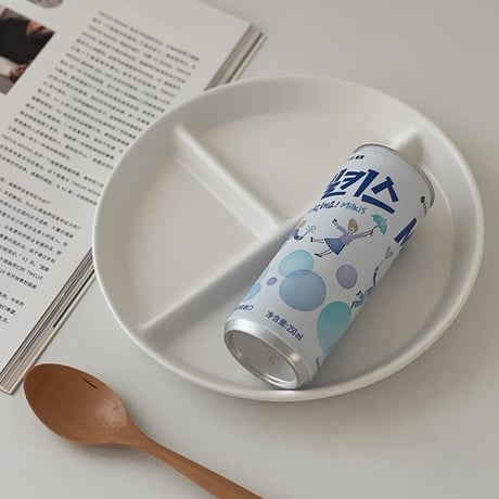 マットな陶器のセパレートプレート