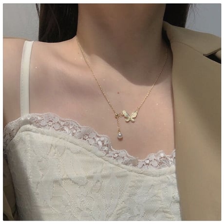ビジューバタフライロングパールネックレス
