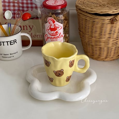 白いモチーフデザインのプレート