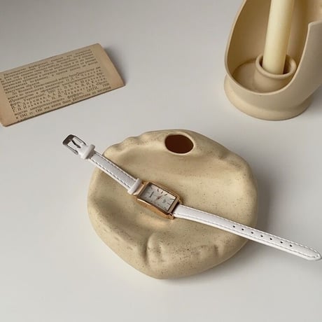 陶器のベージュオブジェ