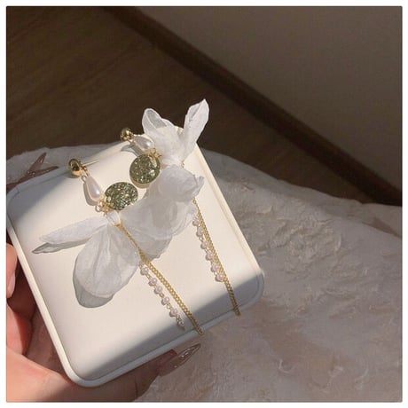 ボリュームフラワーピアス