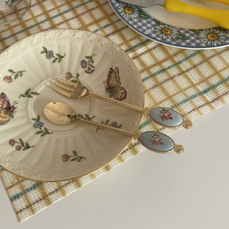 アンティークゴールドのブルーカメオ カトラリー