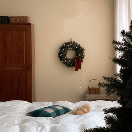 LEDライトのクリスマスリボンリース