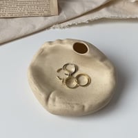 陶器のベージュオブジェ