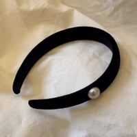 【即納】ベルベットパールカチューシャ