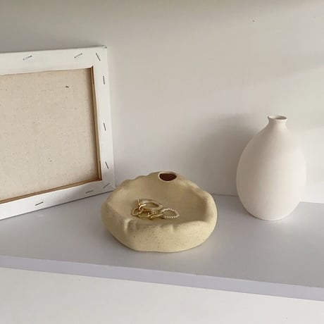 陶器のベージュオブジェ