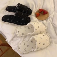 スマイリーのシンプルルームシューズ