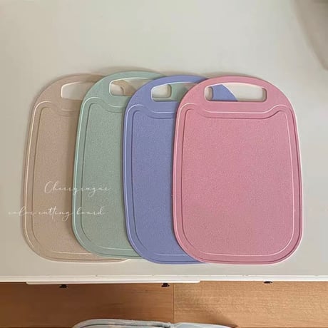 パステルカラーのカッティングボード