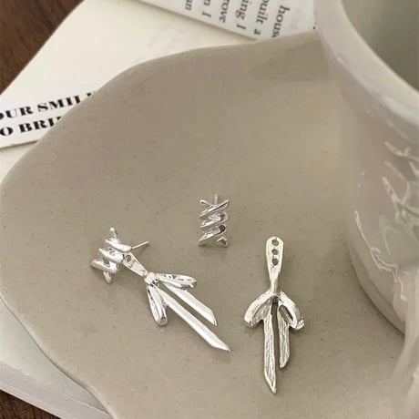 シルバー編み上げリボンピアス