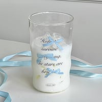 水色リボンの英字グラス