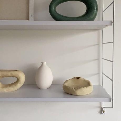陶器のベージュオブジェ