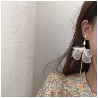 ボリュームフラワーピアス