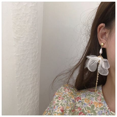 ボリュームフラワーピアス