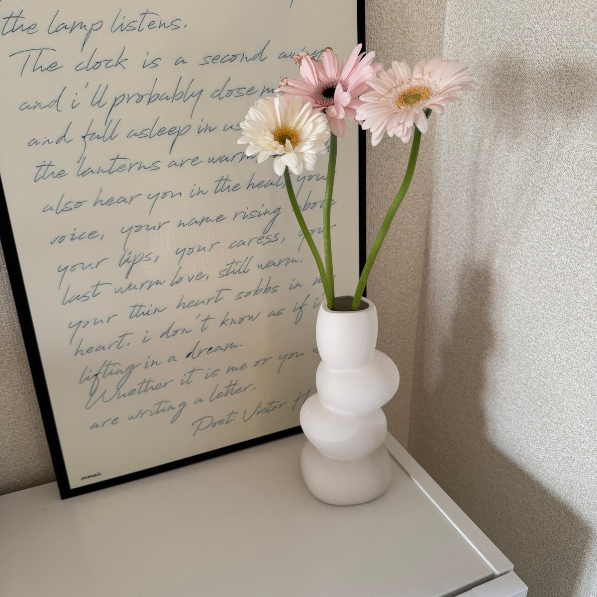 ホワイトなニュアンス陶器の花瓶 | Cherry Sugar