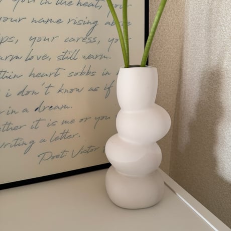 ホワイトなニュアンス陶器の花瓶
