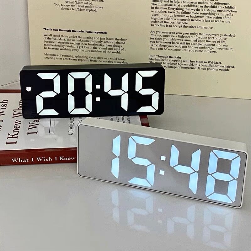 JDL LED CLOCK デジタル時計 やじうまミニレビュー - JDL「LEDカレンダークロック」 - 家電 Watch