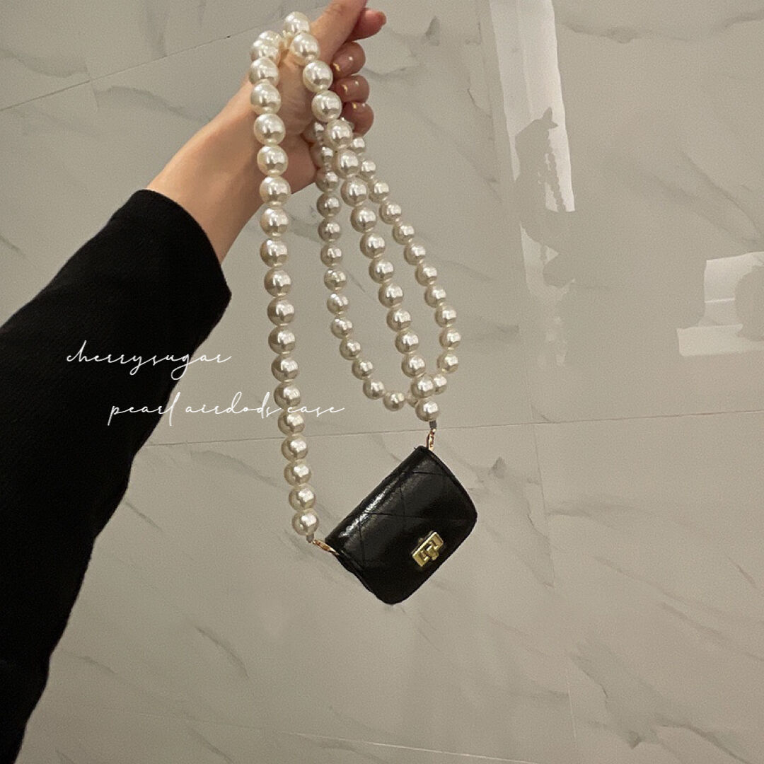 新品　♡ミニチェーン付きHモチーフAirPodsケース♡ fit=scale-down,w=1200