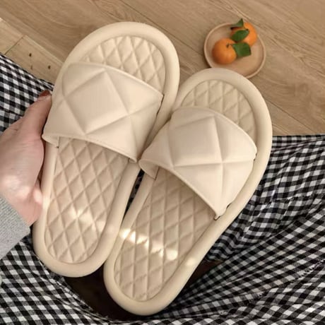 ダイヤカットのルームシューズ